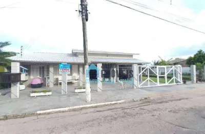 Casa com 3 dormitórios, amplo pátio e piscina à venda, por r$ 486,000,00- indianópolis - tramandaí/rs