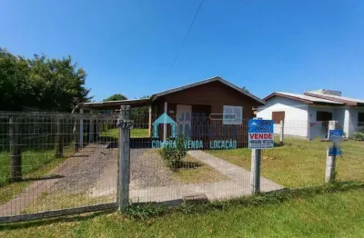 Casa em madeira com amplo pátio e boa localização à venda por r$ 162.000 - mariluz norte - imbé/rs