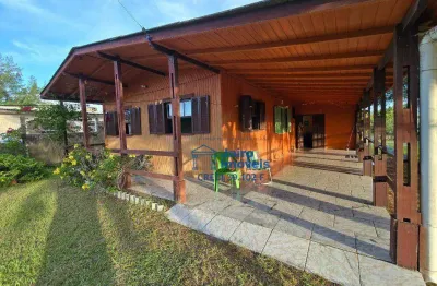 Lindíssimo chalé de madeira de esquina — localização nobre em balneário pinhal!