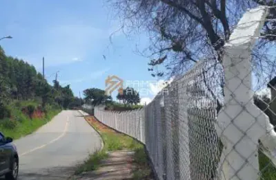 Chácara 11.000m², 3 casas e ponto comercial à 18km centro