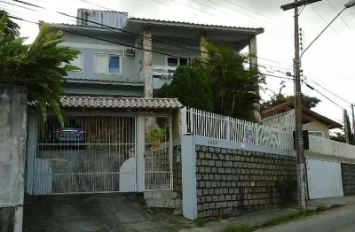 Casa com 3 quartos à venda na Rua Assis Brasil, Ponta de Baixo, São José