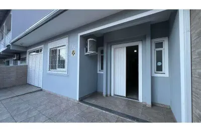Casa com 3 quartos para alugar na Rua José João de Souza, 519, Roçado, São José