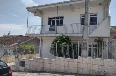 Casa com 4 quartos para alugar na Rua Brusque, 133, Bela Vista, São José