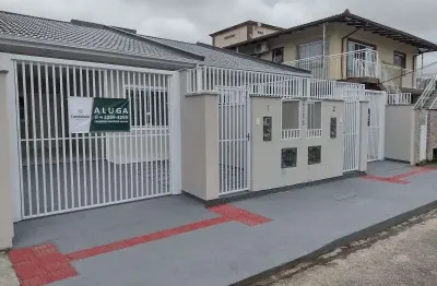 Casa com 3 quartos para alugar na Rua Hélio Estefano Becker, 2388, Real Parque, São José