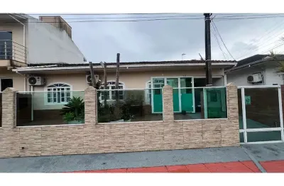 Casa com 3 quartos à venda na Rua Treze de Junho, Flor de Nápolis, São José