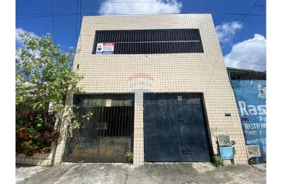 Casa duplex no parque araxá com localização privilegiada e valor negociável!!!