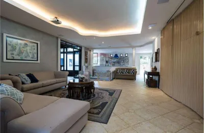 Casa com 4 quartos à venda na Rua Teatrólogo Silvano Serra, 351, de Lourdes, Fortaleza