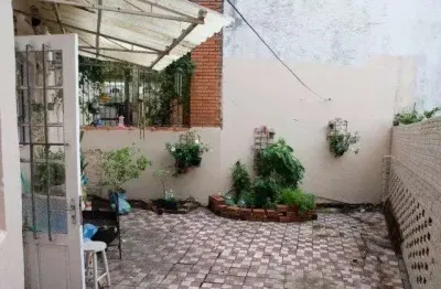 Vende -- apartamento térreo com pátio – 2 dormitórios  - ap591