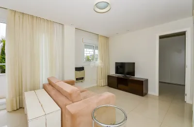 Oportunidade no coração do alto da xv!  more em um dos bairros mais valorizados e tradicionais de curitiba! este charmoso e funcional apartamento está localizado na melhor região do alto da xv,
