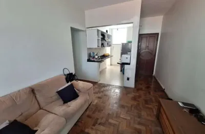 Apartamento amplo 2 quartos reformado dependência à venda na barra!