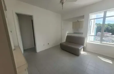 Apartamento quarto e sala andar alto garagem portaria elevadores à venda na barra!