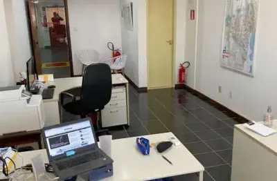 Sala comercial banheiro elevador recepção à venda ou locação no itaigara!!!