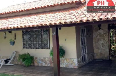 Uma excelente casa de 2 quartos com um anexo de 3 quartos e um lindo jardim