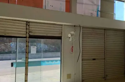 Lojão no baixo grande com salas , mezanino e entrada para caminhões