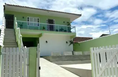 Seu paraíso na lagoa: casa com 2 quartos e área gourmet - praia linda