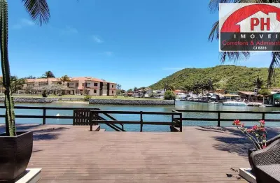 Triplex em condomínio fechado em cabo frio com acesso ao canal