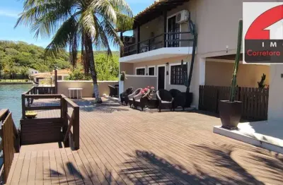 Excelente tripex em cabo frio com vista para lagoa e ancoragem