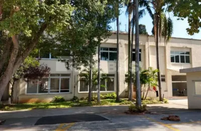 Prédio comercial - zona zcor2 - multiuso - esquina com ampla estrutura