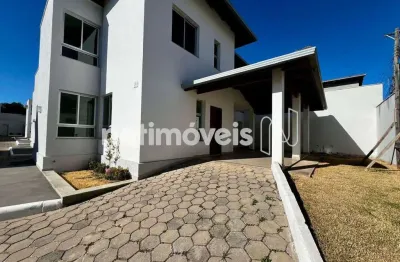 Casa em condomínio fechado com 3 quartos à venda na Rua Joaquim Camargos, Centro, Contagem