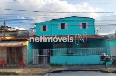Casa em lote de 420 m&sup2; com mais 3 moradias independentes.