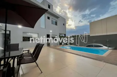 Casa 04 quartos, 01 suíte, closet, em lote de 360m²;, piscina aquecida, no b. europa em contagem/mg.