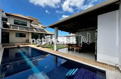 Casa duplex em lote de 391m²;, 03 quartos, suíte, closet, piscina no centro de Contagem-MG.
