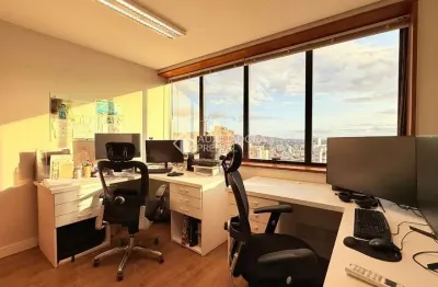 Sala comercial à venda na avenida carlos gomes, 1998, três figueiras, porto alegre, 65 m2 por r$ 549.000