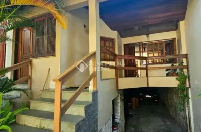 Casa com 4 quartos à venda na rua bezerra de menezes, 135, passo da areia, porto alegre, 420 m2 por r$ 2.500.000