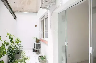 Apartamento com 2 quartos à venda na avenida coronel lucas de oliveira, 1505, petrópolis, porto alegre, 50 m2 por r$ 330.000