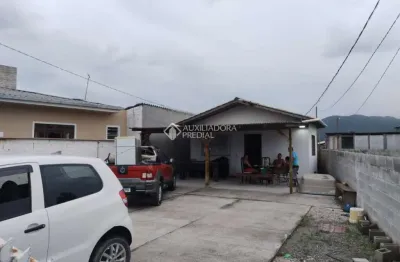 Casa com 3 quartos à venda na rosimeri gutiha meurer, 77, passagem de maciambú (ens brito), palhoça, 75 m2 por r$ 372.500