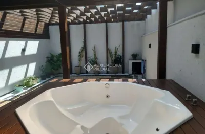 Casa com 3 quartos à venda na Rua Tarumã, 1, Enseada de Brito, Palhoça, 124 m2 por R$ 890.000