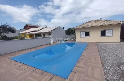 Casa com 3 quartos à venda na rua paulo manoel dos santos, 511, enseada de brito, palhoça, 120 m2 por r$ 750.000