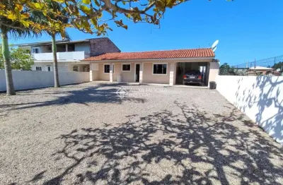Casa com 4 quartos à venda na rua paulo manoel dos santos, 666, praia do meio, palhoça, 150 m2 por r$ 580.000