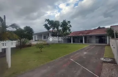 Casa com 3 quartos à venda na rua petúnia, 183, praia do sonho, palhoça, 120 m2 por r$ 670.000
