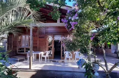 Casa com 4 quartos à venda na avenida astrogildo quadros, 106, pinheira, palhoça, 70 m2 por r$ 695.000
