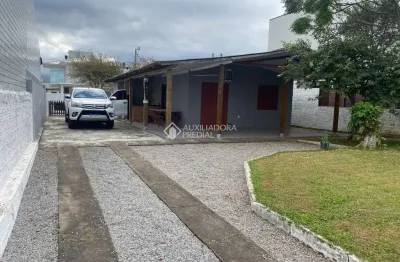 Casa com 3 quartos à venda na rua das flores, 97, pinheira, palhoça, 90 m2 por r$ 1.300.000