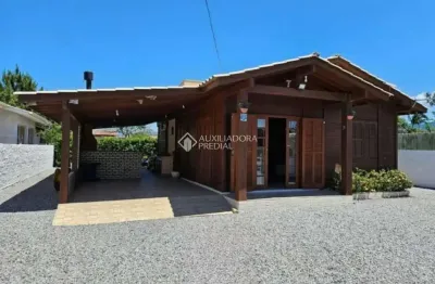 Casa com 3 quartos à venda na nelson severiano da rosa, 4199, enseada de brito, palhoça, 220 m2 por r$ 790.000