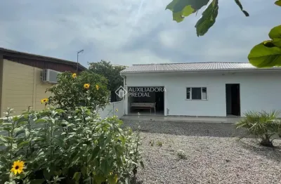 Casa com 3 quartos à venda na rua ipanema, 425, praia do sonho, palhoça, 100 m2 por r$ 958.000