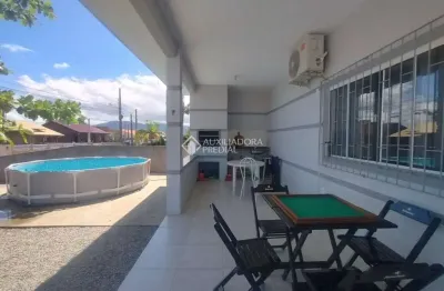 Casa com 4 quartos à venda na Rua Jandaia, 306, Praia do Sonho, Palhoça, 126 m2 por R$ 980.000