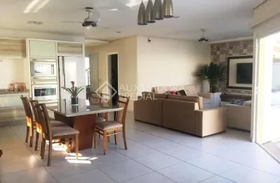 Casa com 4 quartos à venda na rua ipê rosa, 258, carianos, florianópolis, 321 m2 por r$ 1.980.000
