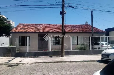 Casa com 3 quartos à venda na rua domingos romão, 112, barreiros, são josé, 300 m2 por r$ 660.000