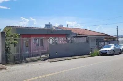 Casa com 6 quartos à venda na rua marcelino simas, 580, estreito, florianópolis, 200 m2 por r$ 646.000