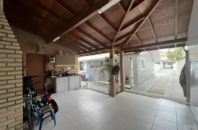 Casa com 2 quartos à venda na rua santa maria, 250, são sebastião, palhoça, 59 m2 por r$ 433.000