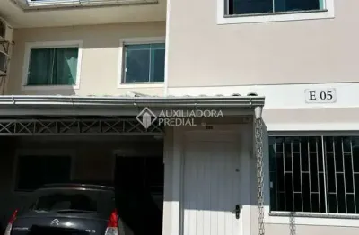 Casa com 2 quartos à venda na rua vidal vicente andrade, 251, forquilhas, são josé, 68 m2 por r$ 615.000