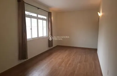 Casa com 3 quartos à venda na rua desembargador gil costa, 681, estreito, florianópolis, 250 m2 por r$ 1.280.000