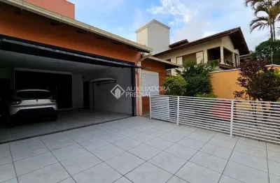 Casa com 2 quartos à venda na rua abelardo luz, 48, balneário, florianópolis, 334 m2 por r$ 2.400.000