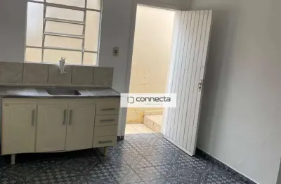 Locação casa com 1 dormitório (não é independente sem vaga de garagem) por r$ 1.040 jd tranquilidade