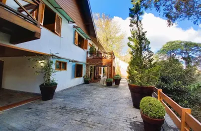 Casa à venda em bairro nobre de campos do jordão - documentação 100% regularizada