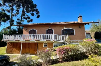 Casa charmosa em campos do jordão, terreno de 698 m² e área construída de 84,35 m2