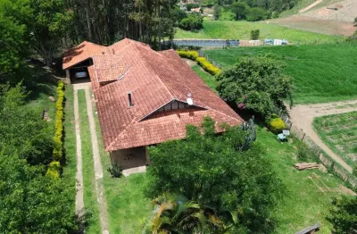 Chácara com vista privilegiada para a Pedra do Baú, localizada no Bairro do Torto, com área total de 5.000 m²